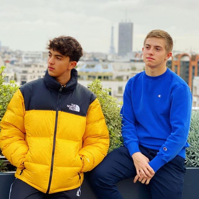 Sweatshirt blue Champion worn by Michou on his account Instagram @michou_yt 