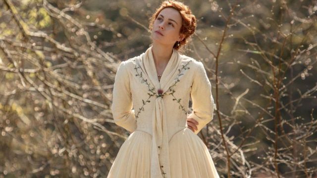 The wedding dress of Brianna Randall Fraser (Sophie Skelton) in Outlander (S05E01)