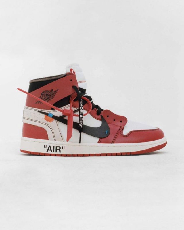 The pair of Nike Jordan 1 high Off White Chicago on the account Instagram of @virgilabloh