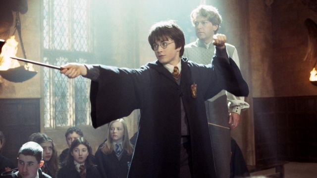 La robe Grinfondor de Harry Potter (Daniel Radcliffe) dans Harry Potter et la Chambre des secrets