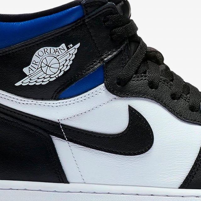 The pair of Nike Jordan 1 retro High Royal Toe on the account Instagram of @supreme_leaks_news