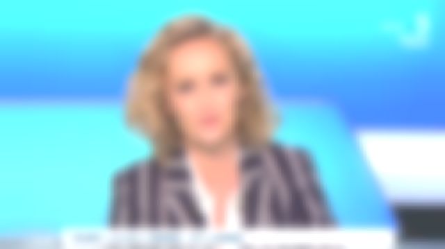 Chaqueta Blazer a rayas elásticas de Caroline Roux en C dans l'air