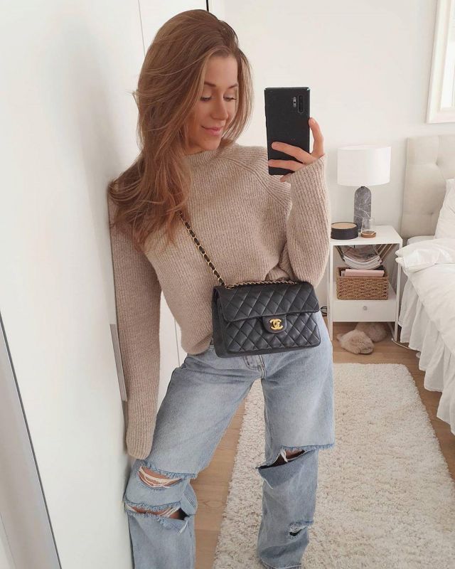 Le sac porté épaule ou main Chanel Timeless en cuir matelassé noir de Marianna Mäkelä sur son compte Instagram @mariannnan