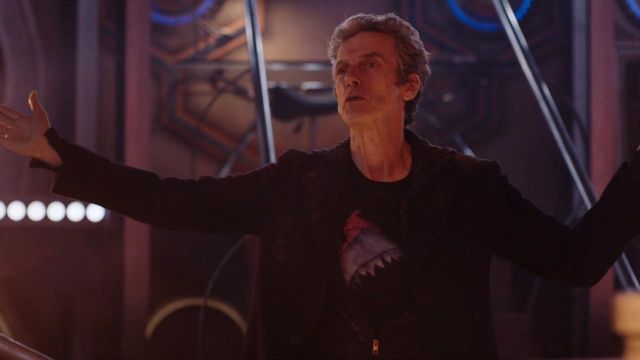 Shark T-Shirt porté par Le Docteur (Peter Capaldi) dans Doctor Who (S09E10)