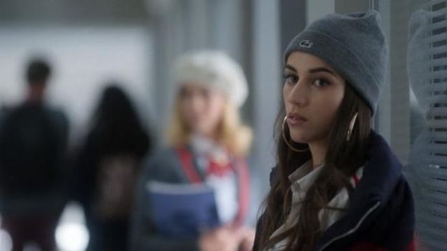 The bonnet Lacoste in grey worn by Rebeca (Claudia Salas) in Elite (S03E01)