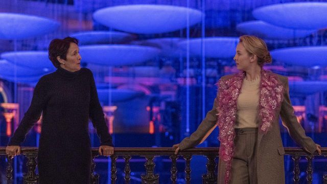 The suit pants worn by Villanelle (Jodie Comer) in Killing Eve (S03E08)