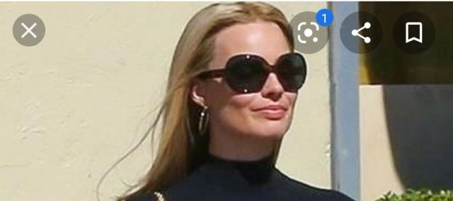 Sunglasses Ray-Ban worn by Sharon Tate (Margot Robbie) in the movie Once Upon a Time... in Hollywood