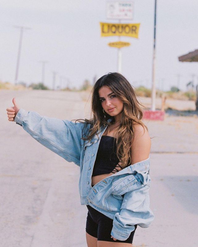 The Jean Jacket Over Size Addison Rae On The Account Instagram Of Addisoneasterling Spotern