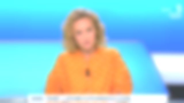 La chemise à pois de Caroline Roux dans C dans l'air