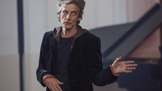 Holey Cavalier porté par Le Docteur (Peter Capaldi) dans Doctor Who (S10E01)