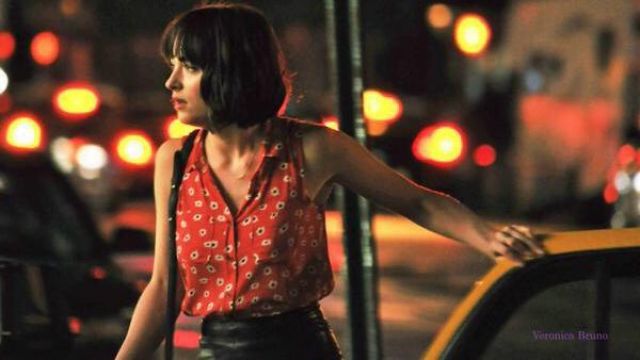 Red Sleeveless Floral Shirt Worn By Alice Dakota Johnson In How To Be Single Spotern