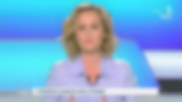 The shirt collar classic pockets sky blue Caroline Roux in C in the air June 10, 2020