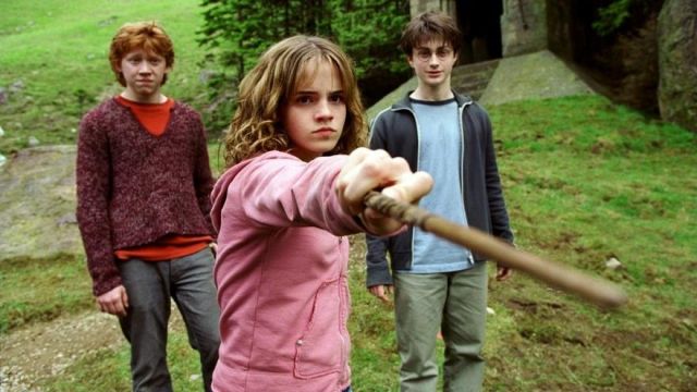 The t-shirt with blue raglan as worn by Harry Potter (Daniel Radcclife) in Harry Potter and the Prisoner of Azkaban