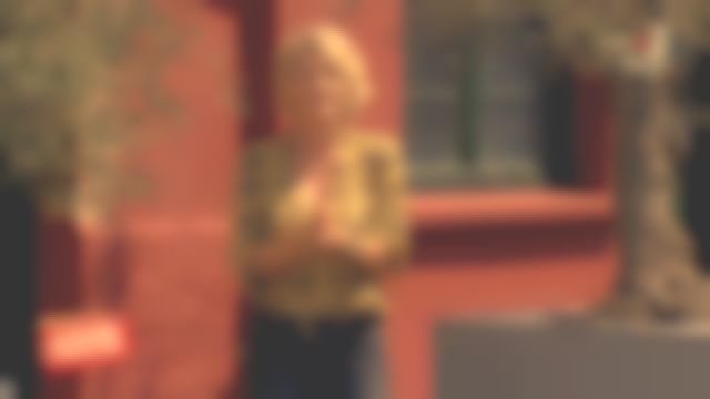 La blouse imprimé python portée par Sophie Davant dans Affaire conclue