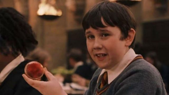 Le charme Rapeltout de Neville Londubat (Matthew Lewis) dans Harry Potter à l'école des sorciers