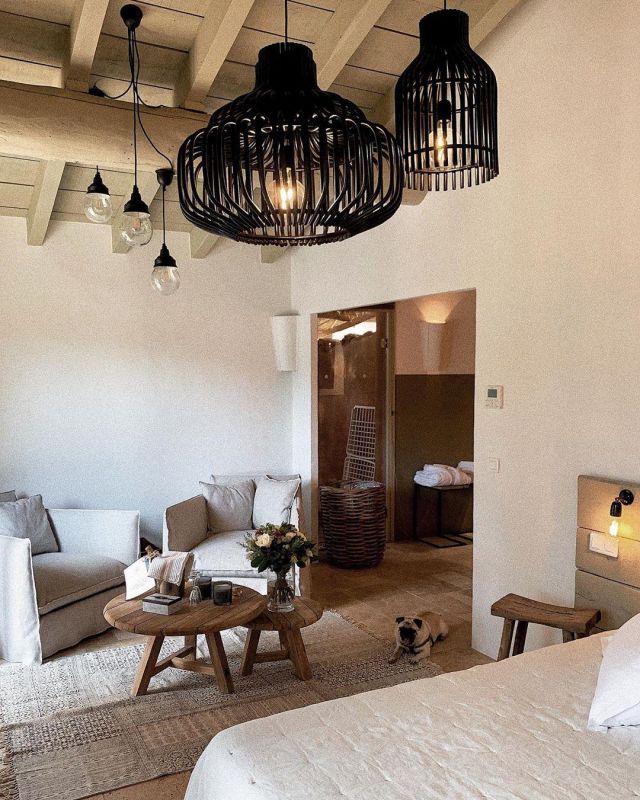 Disfruta de la lámpara de araña de Phoenix con bombillas suspendidas en su cuenta de Instagram @enjoyphoenix