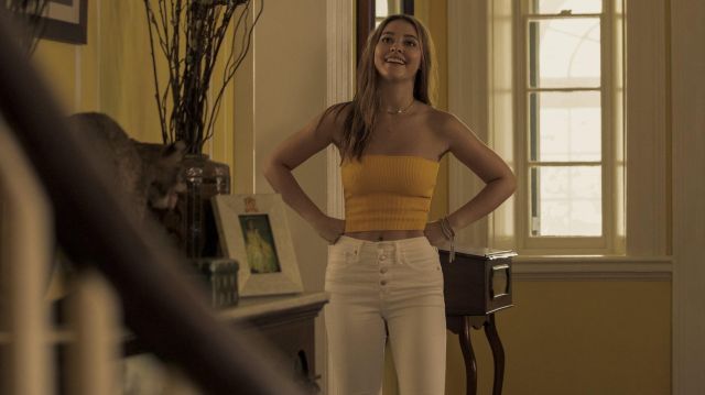 Le top bandeau jaune porté par Sarah Cameron (Madelyn Cline) dans la série Outer Banks (Saison 1 Épisode 4)