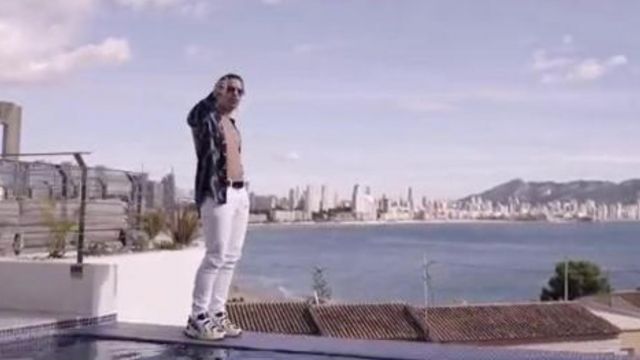 Sneakers Adidas EQT Gazelle worn by Hatik in his clip Angela