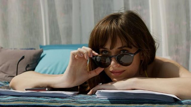 Sunglasses worn by Anastasia Steele (Dakota Johnson) in Fifty Shades Freed