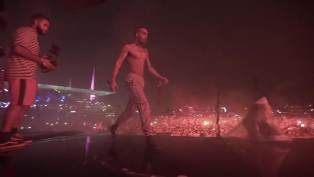 Le pantalon gris à carreaux de XXXTentacion lots de sa dernière performance en Live à Miami