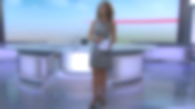 Vestido de malla a rayas de Marie-Sophie Lacarrau en el Journal de 13 heures de France 2