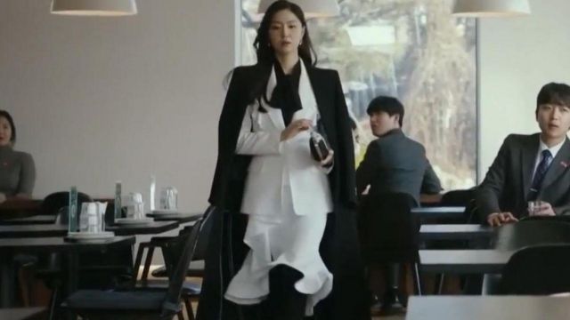 White ruffle skirt worn by Seo Dan (Seo Ji-hye) in Crash Landing on You (S01E11)