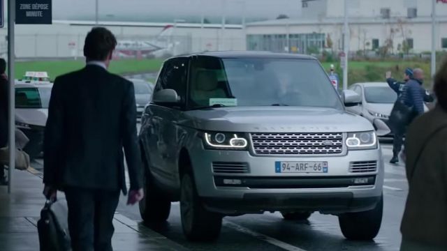 Range Rover Vogue car driven by Ava (Jessica Chastain) as seen in Ava