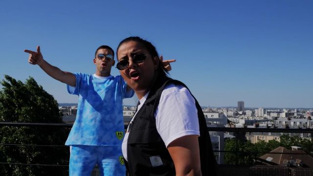 Le t-shirt bleu ciel nuage Richard Valentine Paris porté par Mister You dans son clip Million d'€ feat. Marwa Loud