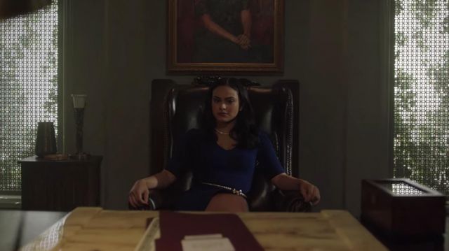La robe Club Monaco Lurelle portée par Veronica Lodge (Camila Mendes) dans la série Riverdale (S02E09)