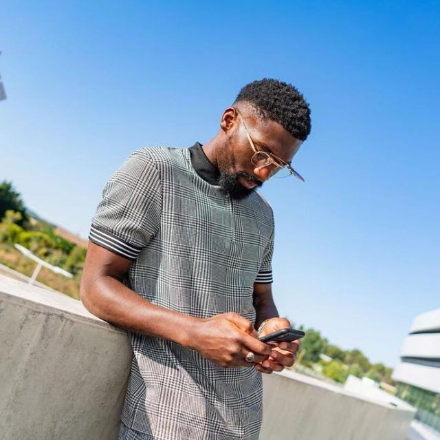 The tshirt plaid worn by Cedric Doumbé on his account Instagram