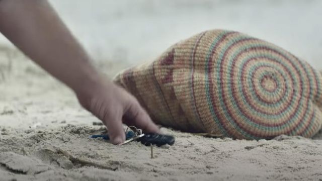 Crocheted Straw tote Bag of Eleanor (Dakota Johnson) in The Peanut Butter Falcon