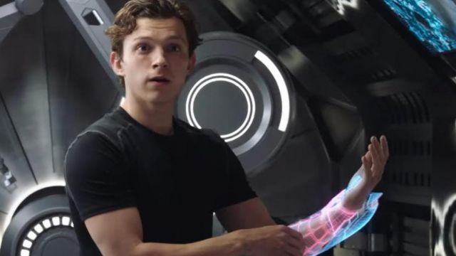 The black t-shirt of Peter Parker / Spider-Man (Tom Holland) in Spider-Man : Far from Home