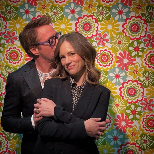 Anteojos azules usados por Robert Downey Jr. en su cuenta de Instagram @robertdowneyjr