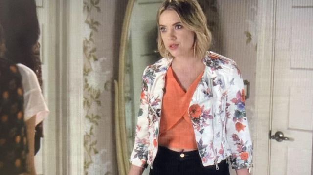 La veste Guess blanche à fleurs portée par Hanna Marin (Ashley Benson) dans la série Pretty Little Liars (Saison 6 Épisode 6)