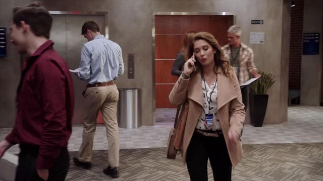 The jacket powder Katie Wendelson (Briga Heelan) in the series Great News (Season 1 Episode 2)