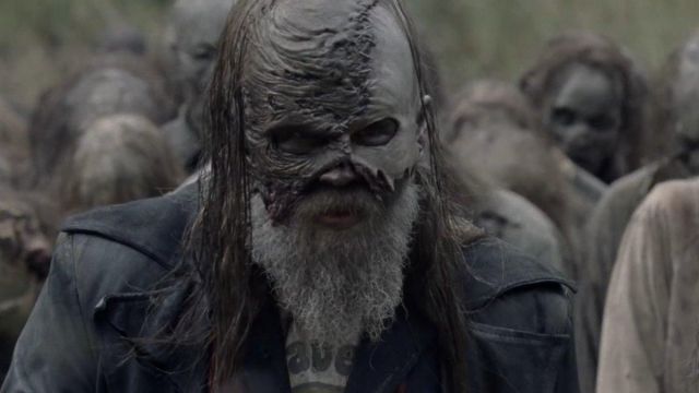 La réplique du nouveau masque de Beta (Ryan Hurst) dans The Walking Dead (Saison 10 Episode 15)