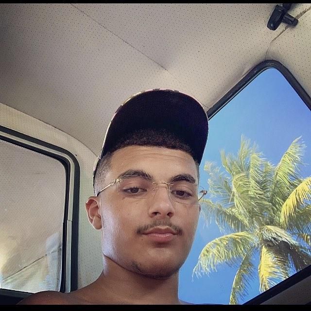 Les lunettes de vue portées par RK sur le compte Instagram @rk_team777