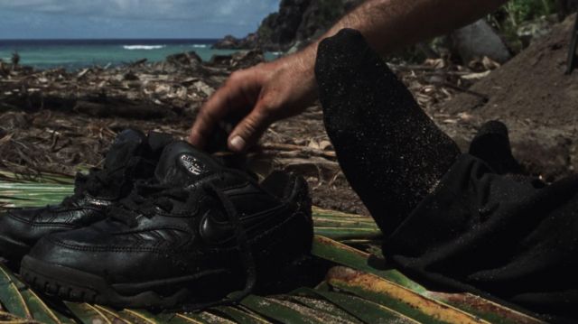 Nike Air Max sneakers in black found by Chuck Noland (Tom Hanks) in Cast Away
