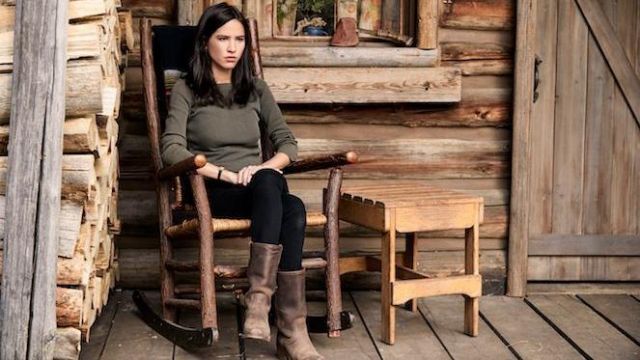 Cuir Brun Bottes portées par Monica Dutton (Kelsey Chow) Yellowstone (Saison 2 Épisode 7)