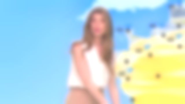 Le top col tailleur sans manches en satin ivoire de Chloé Nabédian dans Météo de France 2