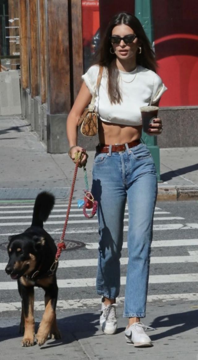 The leather belt engraved worn by Emily Ratajkowski at the walk with ...