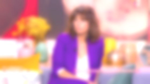 The jacket suit solid purple Faustine Bollaert in It starts today the 03.07.2020