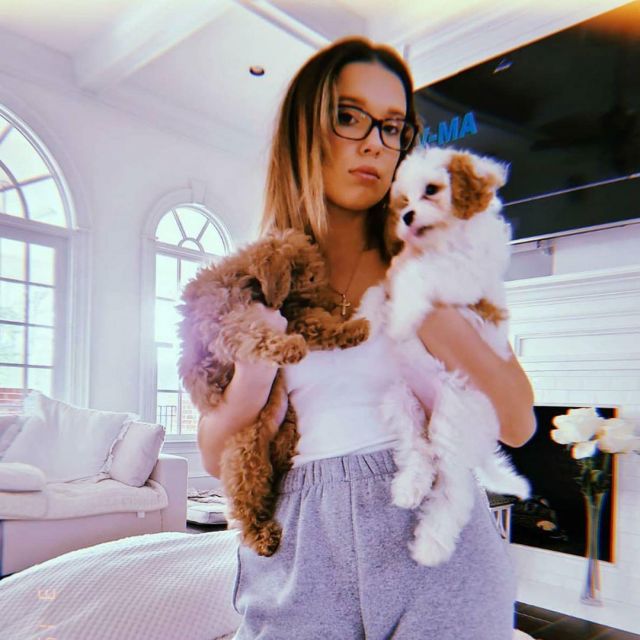 Grey Sweatpants worn by Millie Bobby Brown on her Instagram account @milliebobbybrown