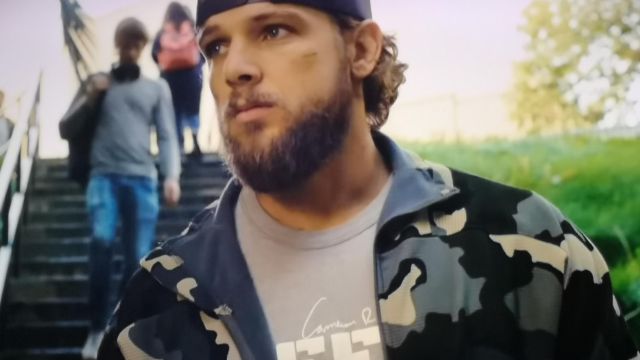 The jacket camouflage worn by Clay Spenser (Max Thieriot) in the series SEAL Team