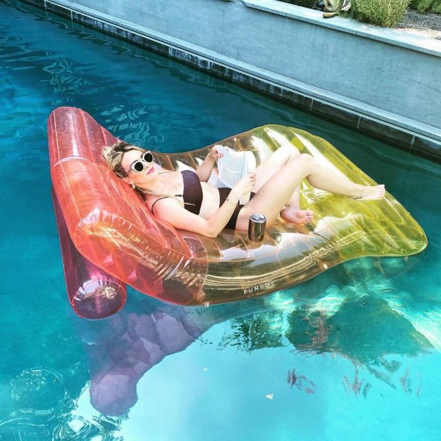 The bikini by Vitamin A Swimwear Mila worn by Hilary Duff on her account Instagram @hilaryduff