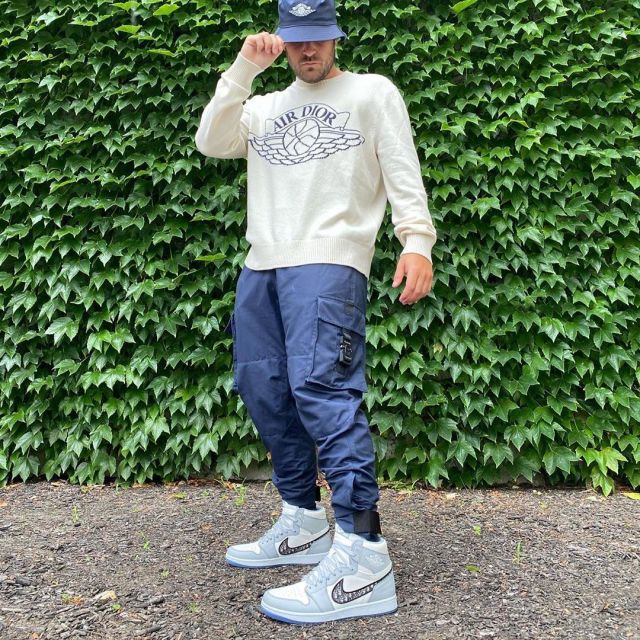 The pair of sneakers Jordan X Dior worn by Max Miller in his account Instagram @miller 