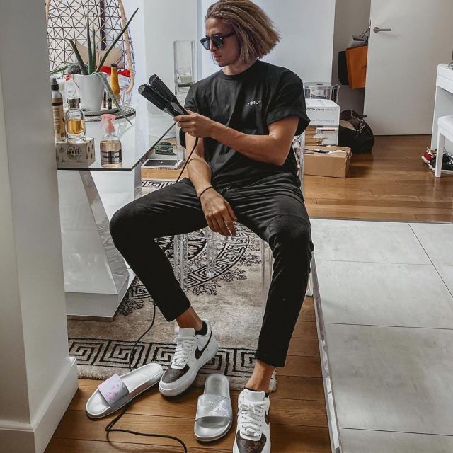 La paire de sneakers Nike Air Force One Custom Louis Vuitton  porté par Dylan sur son compte Instagram @dylanthiry 
