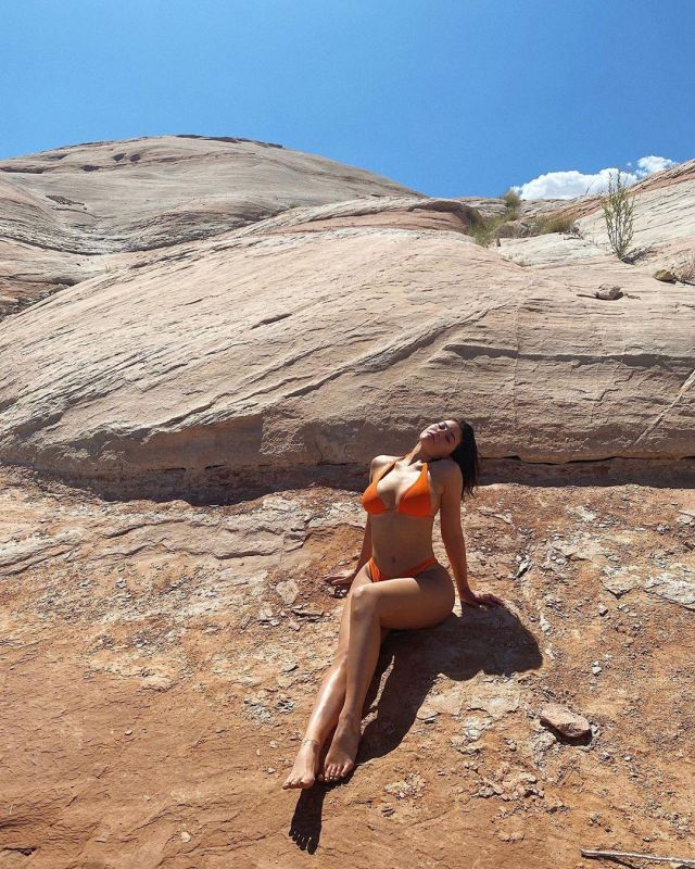 Le bi­kini orange porté par Kylie Jenner sur son compte Instagram @kyliejenner