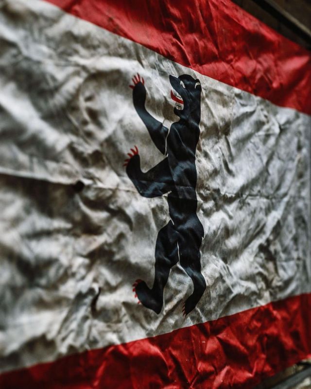 Flag of Berlin of Rammstein on the Instagram account of @rammsteinshop