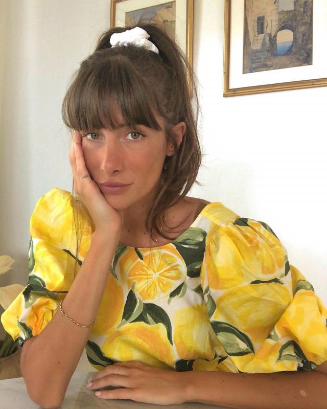 The dress print lemon for Julie on his account Instagram @juliesfi